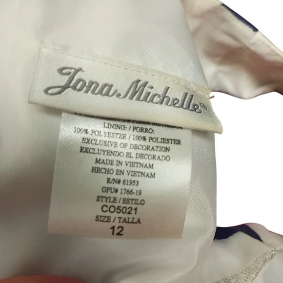 Jona Michelle Blue A-line Dress with V-neck Sleeveless Design for Wedding Guest - Picture 5 of 6